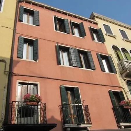 Minerva & Nettuno فندق *