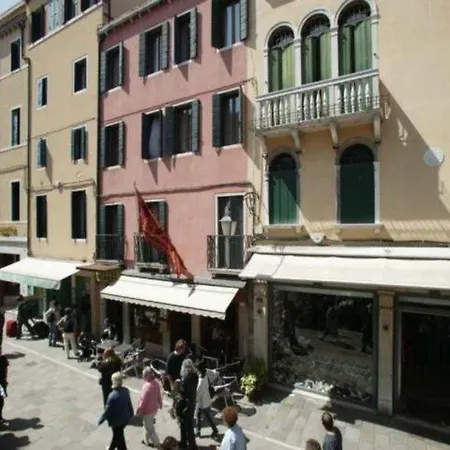 فندق Minerva & Nettuno *